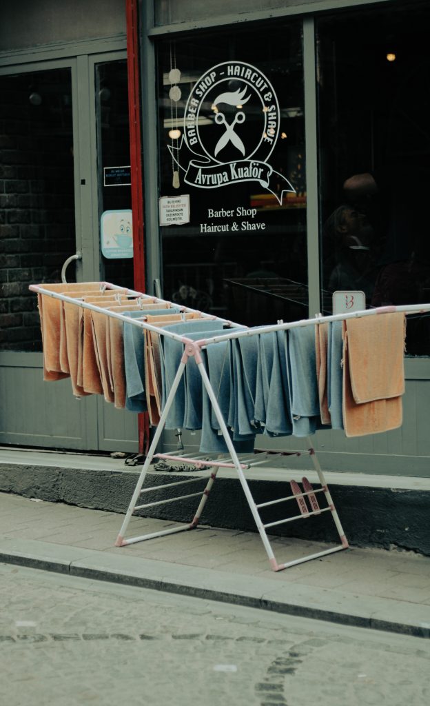 Pourquoi les serviettes puent même après le lavage ?