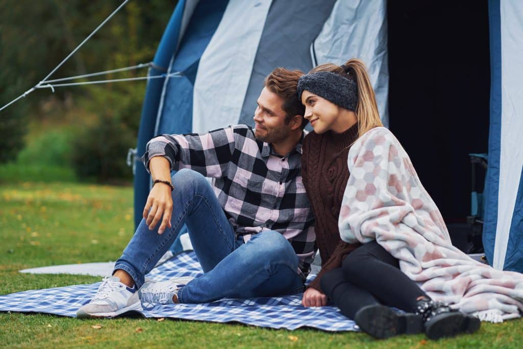 Quels sont les campings de Fréjus avec des emplacements spacieux pour les tentes ?